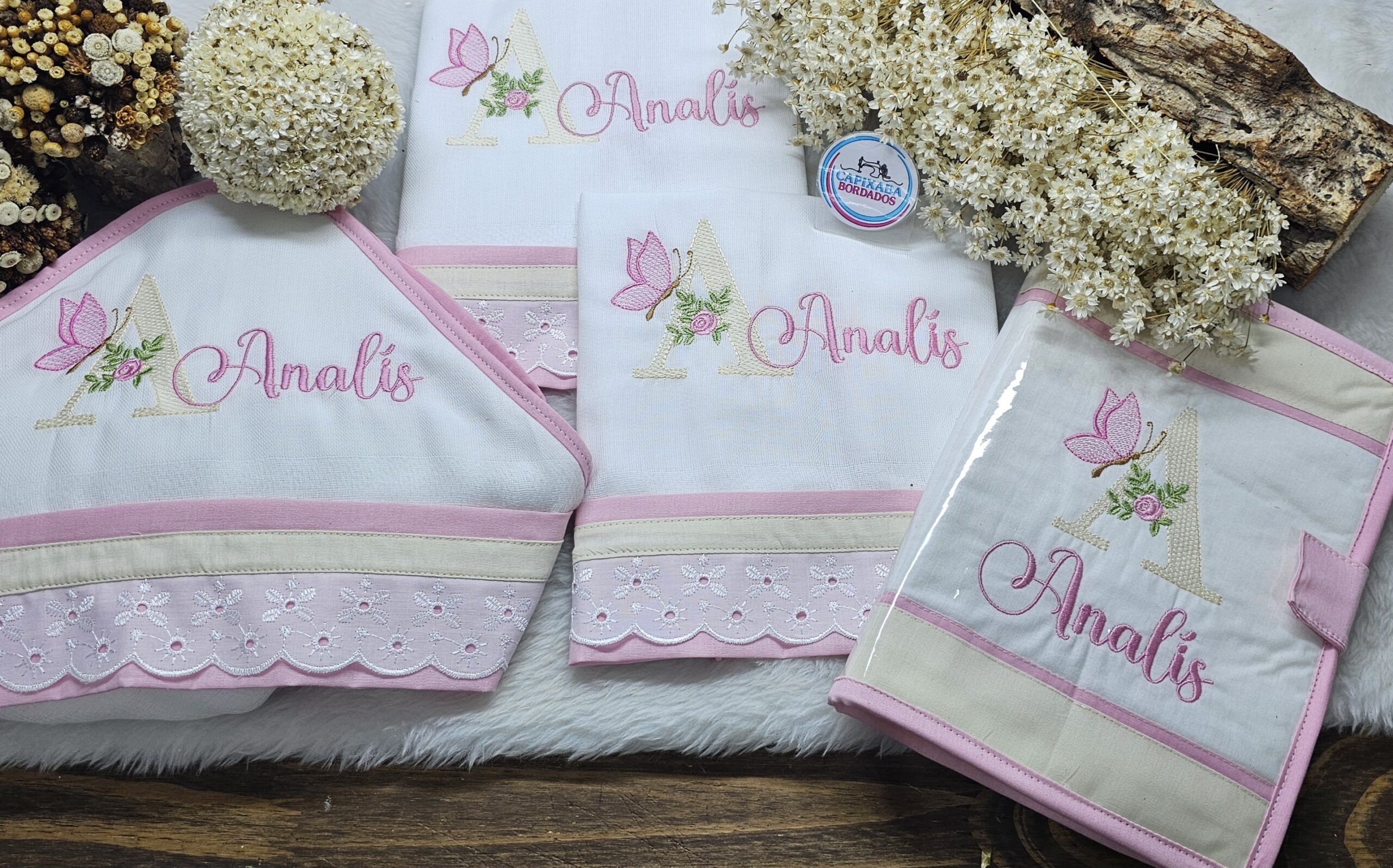 KIT 4 PEÇAS _ FRALDAS COM CAPA DE CARTÃO DE VACINA