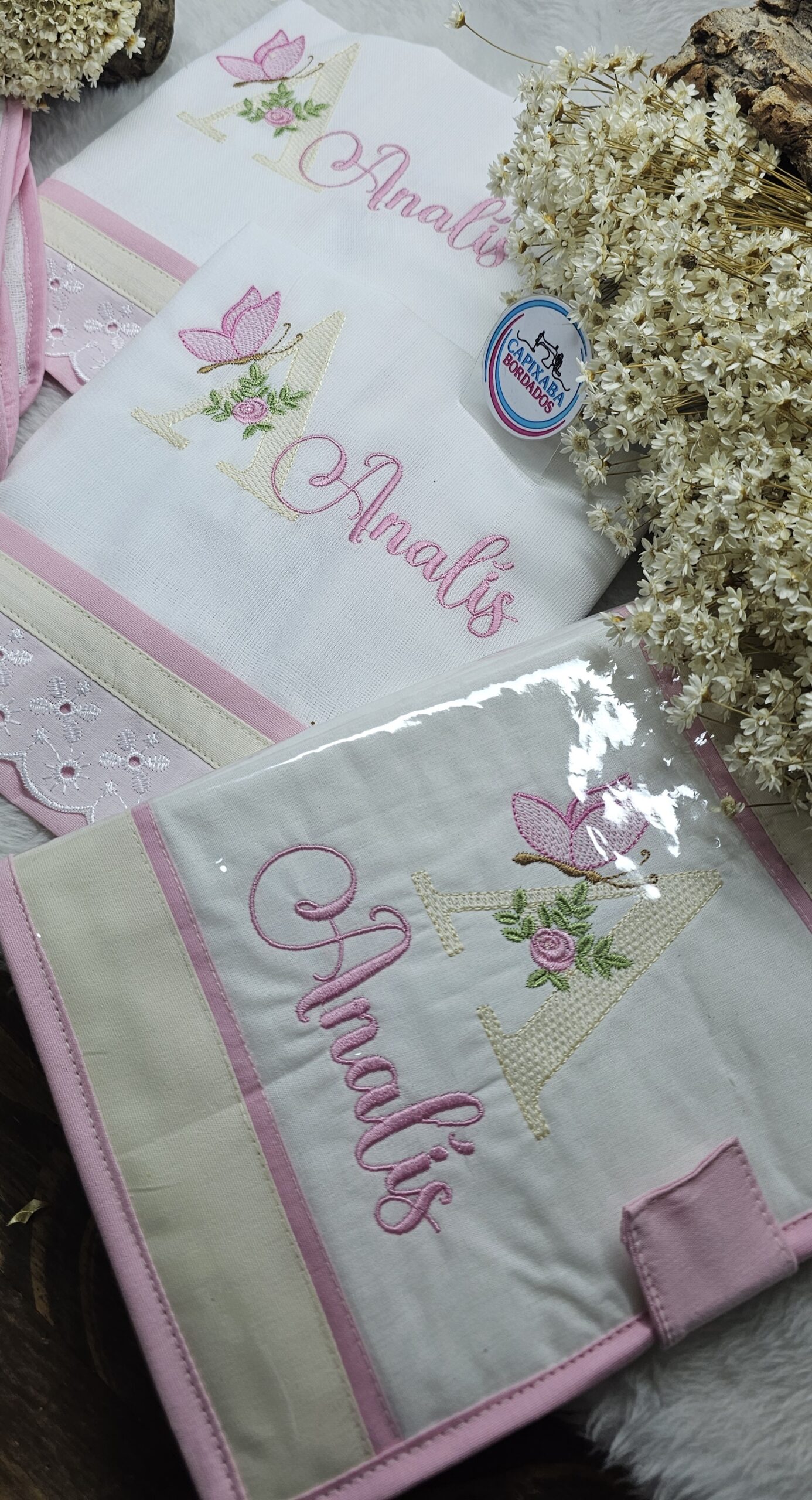 KIT 4 PEÇAS _ FRALDAS COM CAPA DE CARTÃO DE VACINA - Imagem 3